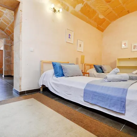 Amilcar House By Slow *